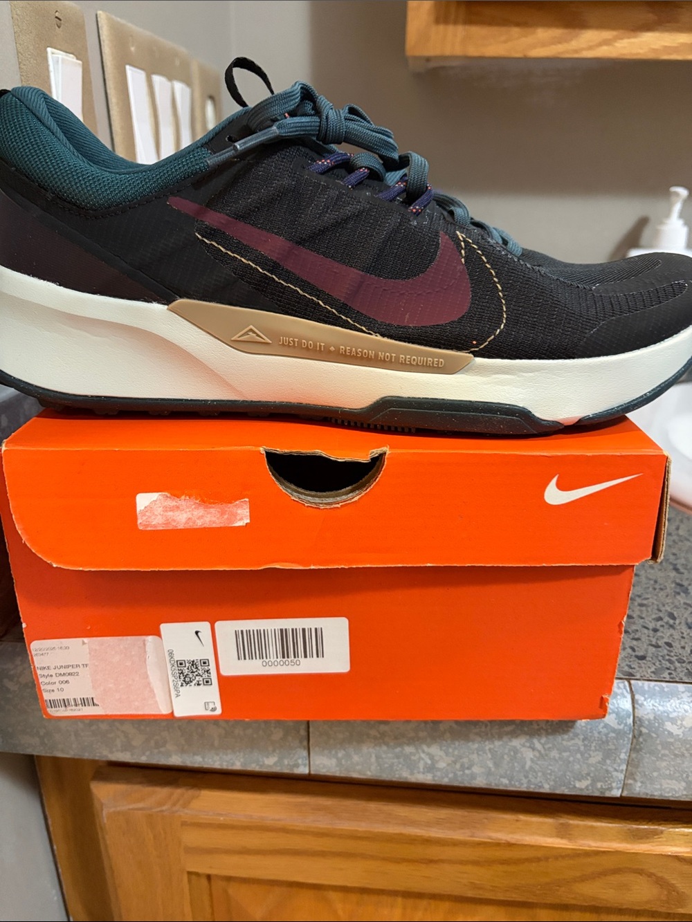 Nike Men's Black and Burgundy Trail Running Sneakers